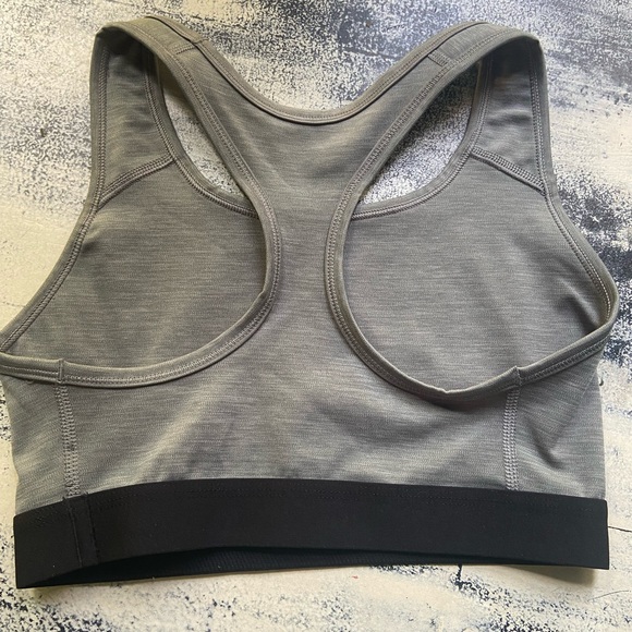 Grey Nike drifit sports bra- size small - Picture 3 of 4